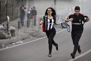 Scontri tra tifosi e polizia alla riapertura dello stadio del Besiktas