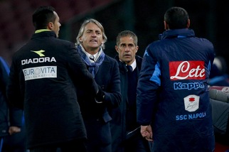 Inter, Mancini alla vigilia della sfida con il Napoli: «Sabato stringerò la mano a Sarri»