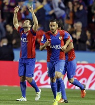 Calcio Estero: Levante-Espanyol 2-1; Hannover-Borussia Moenchegladbach 2-0; Lione-Nizza 1-1
