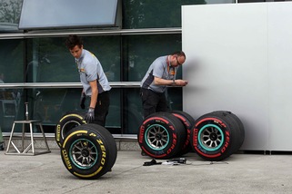 F1 Pirelli, Hembery: «Perdite d'aria non dovute alle gomme»