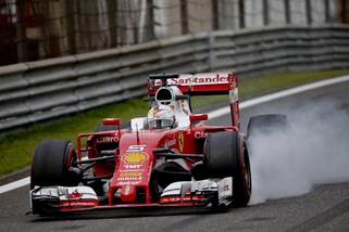 F1, Cina: Vettel primo sotto la pioggia nelle terze libere