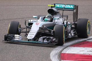 Rosberg alieno a Shanghai, delusione Vettel