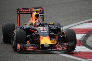 F1 Red Bull, Kvyat: «Continuerò a correre rischi»