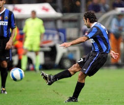 Figo, stoccata all'Inter: «Stagione fallimentare senza la Champions»