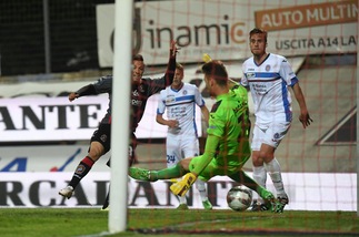 Serie B, il Como ferma il Cagliari. Novara ko a Lanciano