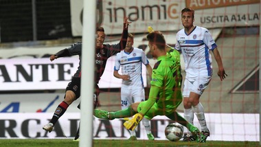 Serie B, il Como ferma il Cagliari. Novara ko a Lanciano