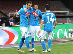 Serie A Napoli-Bologna 6-0, Mertens e Gabbiadini scatenati: Juventus a -6, +8 sulla Roma