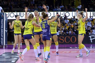 Semifinali, 1° atto. Conegliano che cuore, vince 3-2 a Modena