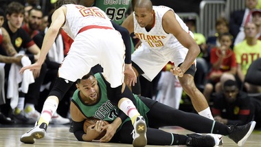 Korver domina i Celtics, Spurs comodi sul 2-0