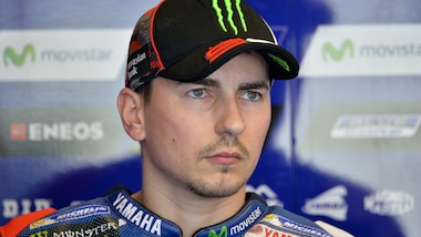 La MotoGP mette le ali, Lorenzo vola