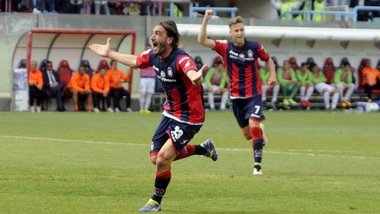 Serie B, 38ª giornata: Crotone-Como 2-0, la Serie A dista un punto