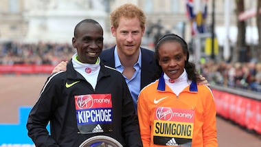 Atletica: Maratona di Londra, trionfa Kipchoge