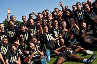 Juventus campione d'Italia, delirio bianconero a Vinovo