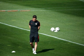 Liga, Simeone: lunga squalifica per lancio di un pallone in campo