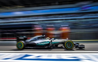 F1, Sochi: seconde libere a Hamilton, Vettel insegue