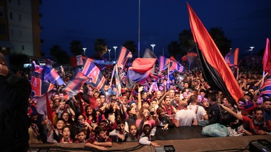 Crotone, storica promozione in Serie A: 1-1 con il Modena, esplode la festa