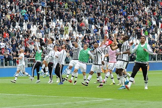 L'uragano Juventus si abbatte sulla serie A: piovono record