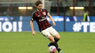 Milan, i tifosi non vogliono Montolivo: la società gli rinnova il contratto