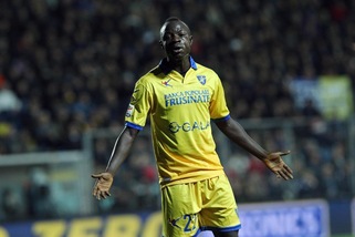 Serie A Frosinone, sublussazione alla spalla per Chibsah