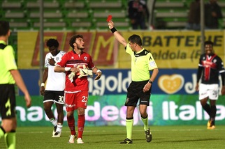 Serie B, gli squalificati: Pigliacelli fermato per due giornate