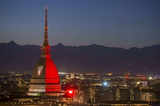 Torino, la Mole si colora di granata per gli Invincibili