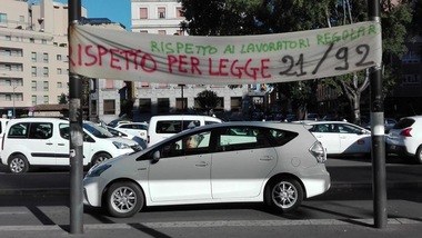 Sciopero bianco dei tassisti milanesi contro Uber