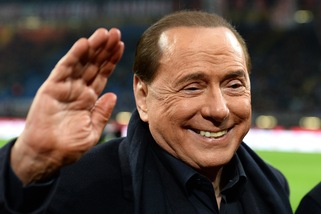 Calciomercato Berlusconi su Facebook: «Voglio vendere il Milan da un anno»