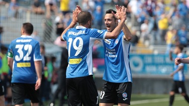 Serie B, 40ª giornata: Novara in zona playoff. Pro Vercelli pari con il Trapani