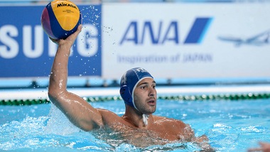 Pallanuoto, choc a Recco: Figlioli accoltellato al mento