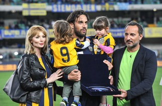 Toni saluta la serie A: con la famiglia prima della sua ultima partita