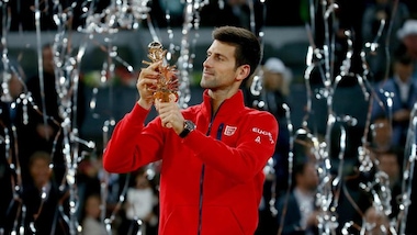 Tennis, Djokovic trionfa a Madrid: in arrivo agli Internazionali di Roma