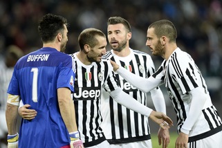 Juve, Buffon firma con Barzagli: il muro a vita!