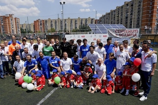 Napoli, i campioni del mondo a Scampia