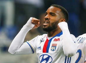 Calciomercato Juventus, non solo Cavani: spie per Lacazette