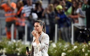 Flavia Pennetta in lacrime saluta il Foro Italico