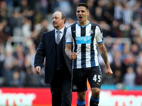 Benitez fallisce con il Newcastle: in Inghilterra lo difendono