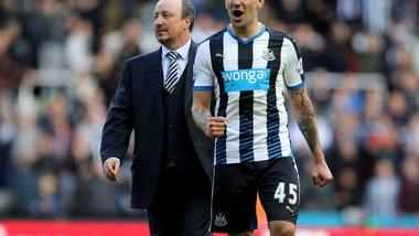 Benitez fallisce con il Newcastle: in Inghilterra lo difendono