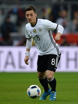 Calciomercato: «L'Arsenal blinda Ozil, contratto da 15 milioni»