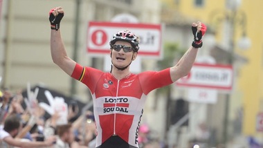 Ciclismo, Giro d'Italia: Greipel batte tutti allo sprint