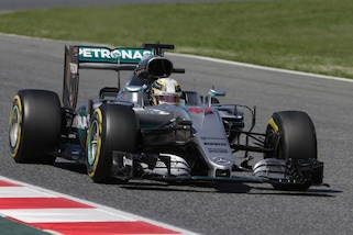 F1 Spagna: pole Hamilton, Ferrari in terza fila