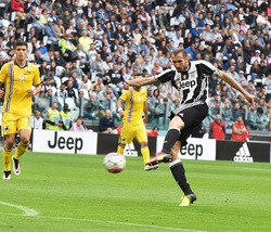 Juventus, Chiellini festeggia con un eurogol le 400 presenze