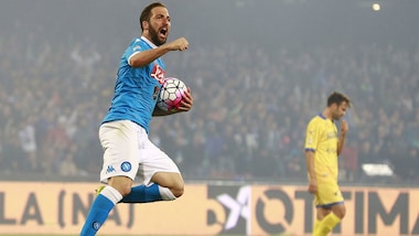 Serie A, il Napoli chiude secondo: Higuain da impazzire, superato Nordahl