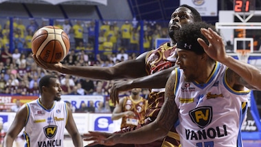 Pargo stende Cremona, Venezia sfida Milano