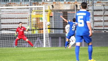 Serie B Como, Ganz-show: crollo dello Spezia