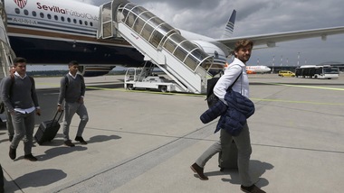 Il Siviglia atterra a Basilea: Llorente carico per la finale