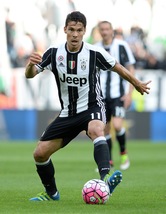 Juventus, Hernanes avvisa il Milan: «E' da un mese che ci alleniamo per la Coppa Italia»