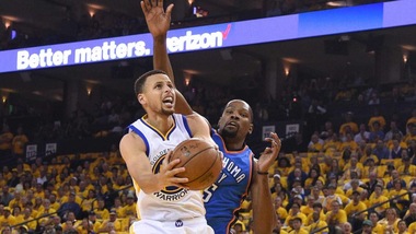 Curry scuote i Warriors, pareggio Golden State