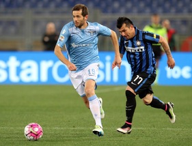 Inter, Banega toglie il posto a Medel e lo mette sul mercato