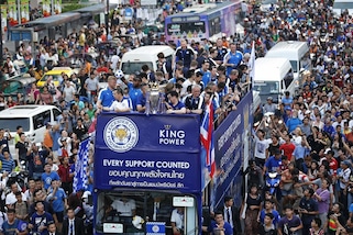 Leicester, sfilata da star per la squadra di Ranieri a Bangkok