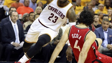 LeBron affonda i Raptors, decima di fila per i Cavs